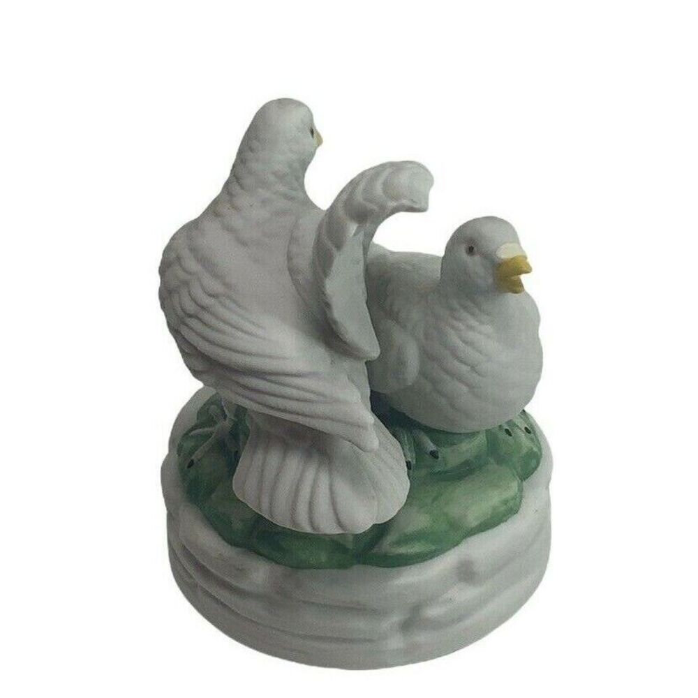 Sankyo Music Box Love Birds Dove Love Story Song‎ Japan Gift SEE VIDEO BELOW Vtg